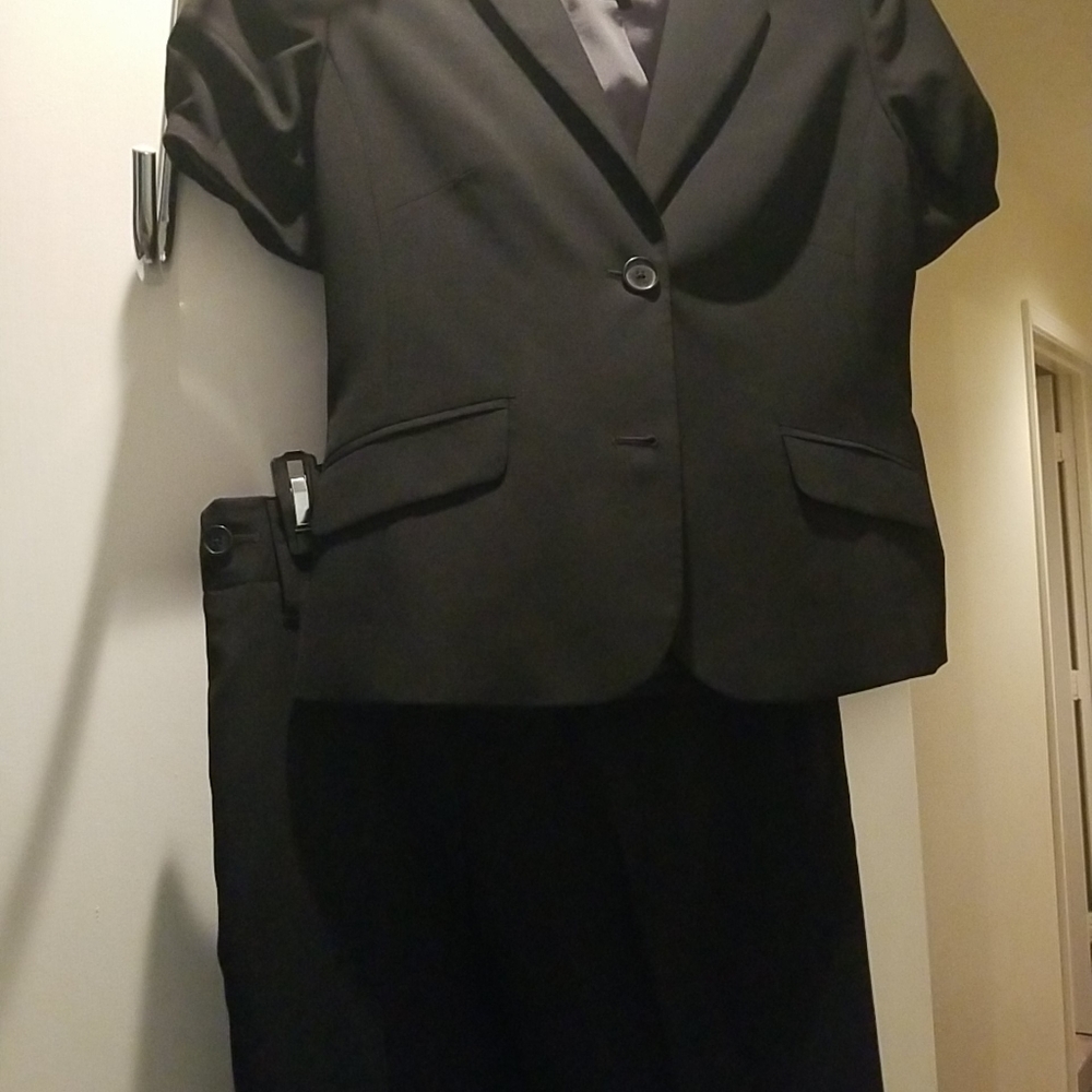 Banana Republic Black 2 Piece Short Suit -Stretch Petite